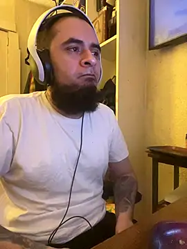 Snapshot of cnasty5621333 chatting on 11/16/25, 01:17 cnasty5621333 online show from 11/16/25, 01:17