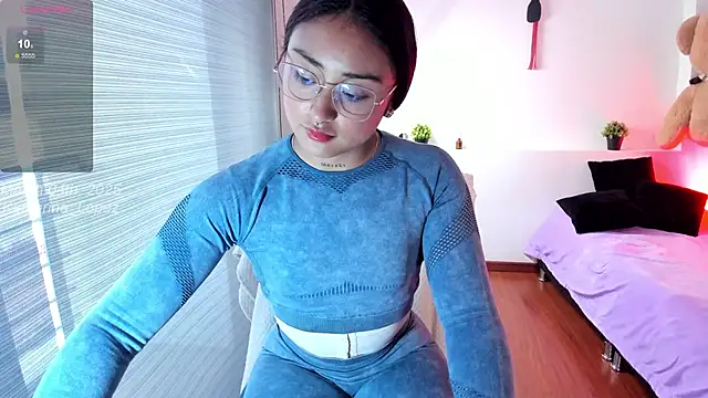 Snapshot of Katharina_Lopez chatting on 03/04/25, 10:05 Katharina Lopez online show from 03/04/25, 10:05