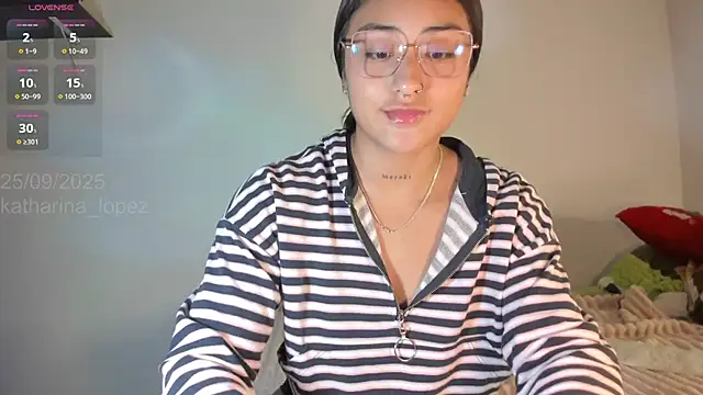 Snapshot of Katharina_Lopez chatting on 09/25/25, 09:46 Katharina Lopez online show from 09/25/25, 09:46