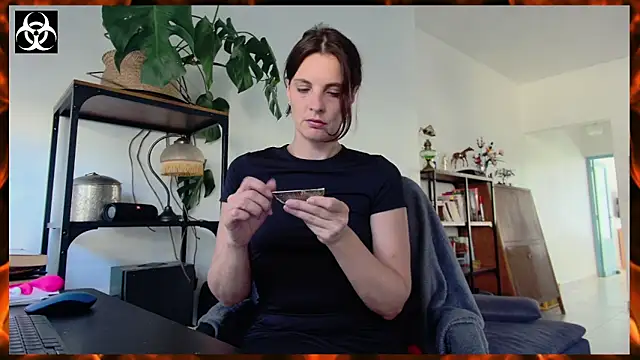 Snapshot of LanaCorona chatting on 09/18/25, 01:57 LanaCorona online show from 09/18/25, 01:57