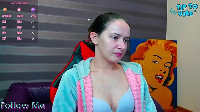 iris nikhols online show from 11/11/25, 04:12