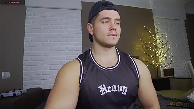 Snapshot of Arilas_ chatting on 12/20/24, 10:49 Arilas online show from 12/20/24, 10:49