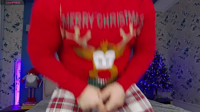 Snapshot of Arilas_ chatting on 12/25/24, 07:35 Arilas online show from 12/25/24, 07:35