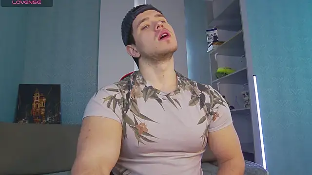 Snapshot of Arilas_ chatting on 03/23/25, 07:20 Arilas online show from 03/23/25, 07:20