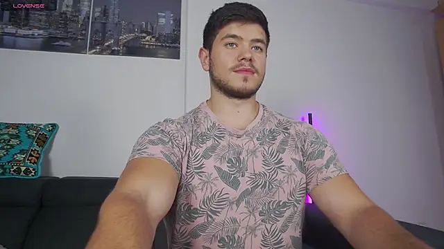 Snapshot of Arilas_ chatting on 11/14/25, 02:27 Arilas online show from 11/14/25, 02:27