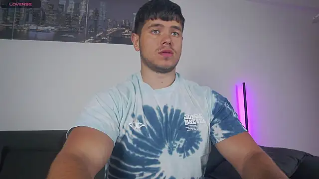 Snapshot of Arilas_ chatting on 12/20/25, 07:37 Arilas online show from 12/20/25, 07:37