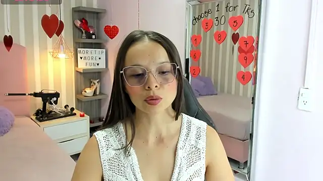 Snapshot of LORELAIGIVEN chatting on 02/14/25, 12:25 LORELAIGIVEN online show from 02/14/25, 12:25