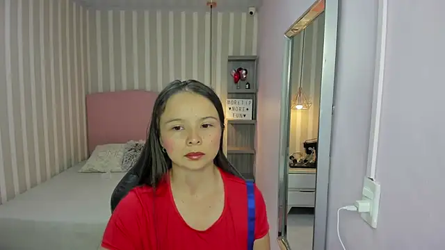 Snapshot of LORELAIGIVEN chatting on 10/08/25, 12:25 LORELAIGIVEN online show from 10/08/25, 12:25