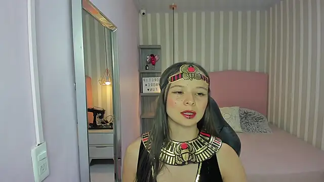 Snapshot of LORELAIGIVEN chatting on 10/31/25, 12:39 LORELAIGIVEN online show from 10/31/25, 12:39