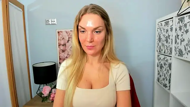 AulloraHoney online show from 02/15/25, 06:23