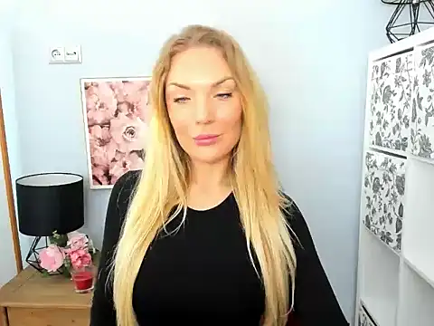 AulloraHoney online show from 03/10/25, 06:16