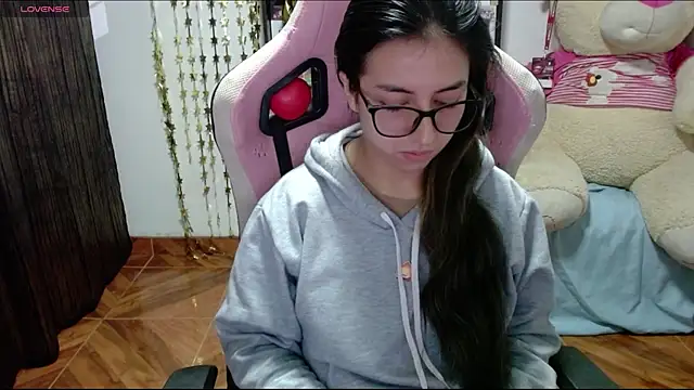 Maggie Fox3 online show from 09/15/25, 02:11