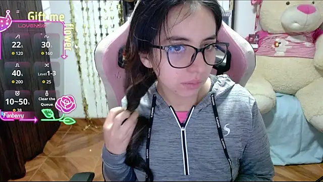 Maggie Fox3 online show from 09/20/25, 02:23