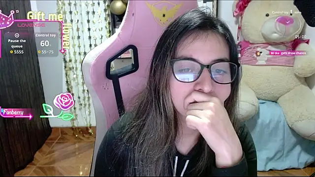 Maggie Fox3 online show from 10/03/25, 01:35