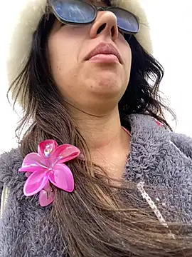 Maggie Fox3 online show from 04/13/26, 04:34