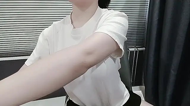 Snapshot of pelue chatting on 10/21/25, 01:28 pelue online show from 10/21/25, 01:28