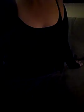 Snapshot of Sim_june chatting on 10/18/25, 12:57 Sim june online show from 10/18/25, 12:57