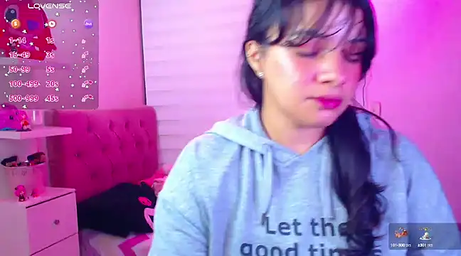 Snapshot of Vannessa__Shy chatting on 12/09/24, 11:03 Vannessa  Shy online show from 12/09/24, 11:03