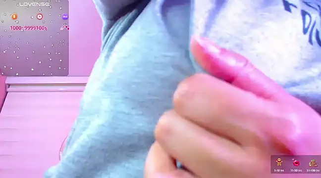 Snapshot of Vannessa__Shy chatting on 12/10/24, 02:05 Vannessa  Shy online show from 12/10/24, 02:05