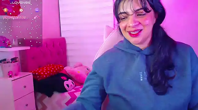 Snapshot of Vannessa__Shy chatting on 12/14/24, 12:22 Vannessa  Shy online show from 12/14/24, 12:22