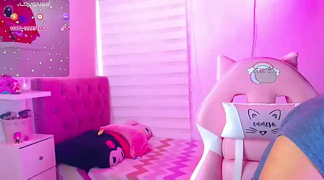 Snapshot of Vannessa__Shy chatting on 12/14/24, 04:09 Vannessa  Shy online show from 12/14/24, 04:09