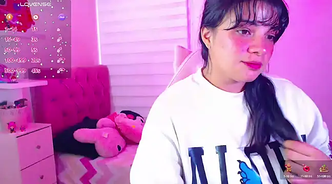 Snapshot of Vannessa__Shy chatting on 12/18/24, 09:51 Vannessa  Shy online show from 12/18/24, 09:51