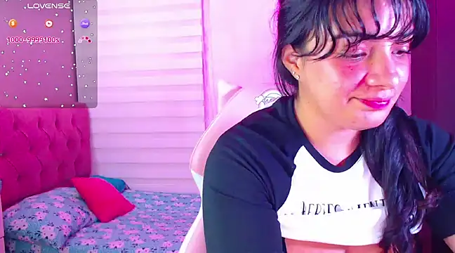 Snapshot of Vannessa__Shy chatting on 12/19/24, 11:14 Vannessa  Shy online show from 12/19/24, 11:14