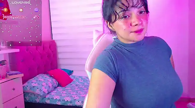 Snapshot of Vannessa__Shy chatting on 12/20/24, 11:05 Vannessa  Shy online show from 12/20/24, 11:05