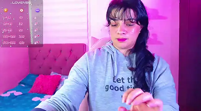 Snapshot of Vannessa__Shy chatting on 12/26/24, 08:11 Vannessa  Shy online show from 12/26/24, 08:11