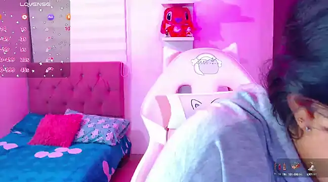 Snapshot of Vannessa__Shy chatting on 12/26/24, 11:13 Vannessa  Shy online show from 12/26/24, 11:13