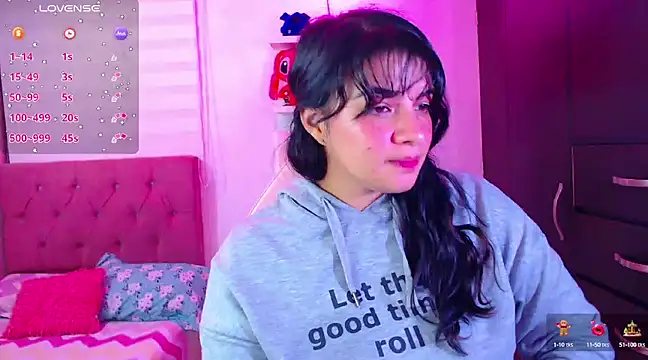 Snapshot of Vannessa__Shy chatting on 12/30/24, 11:06 Vannessa  Shy online show from 12/30/24, 11:06