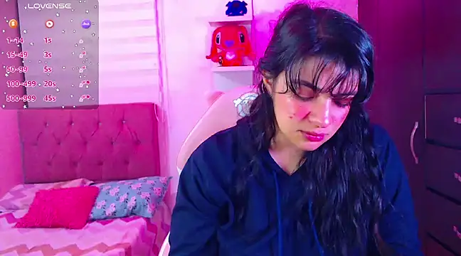 Snapshot of Vannessa__Shy chatting on 01/04/25, 12:27 Vannessa  Shy online show from 01/04/25, 12:27