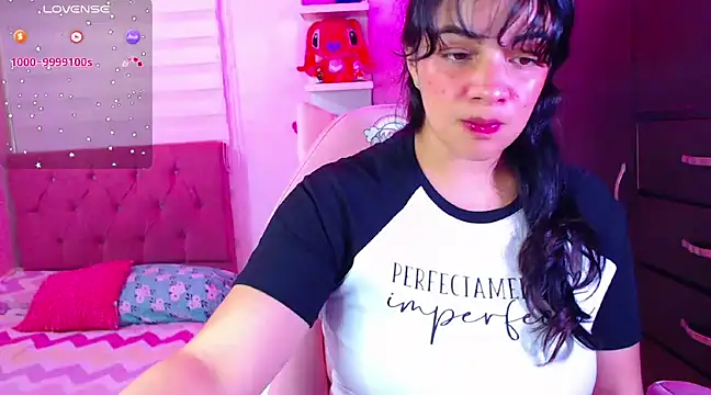 Snapshot of Vannessa__Shy chatting on 01/10/25, 10:25 Vannessa  Shy online show from 01/10/25, 10:25