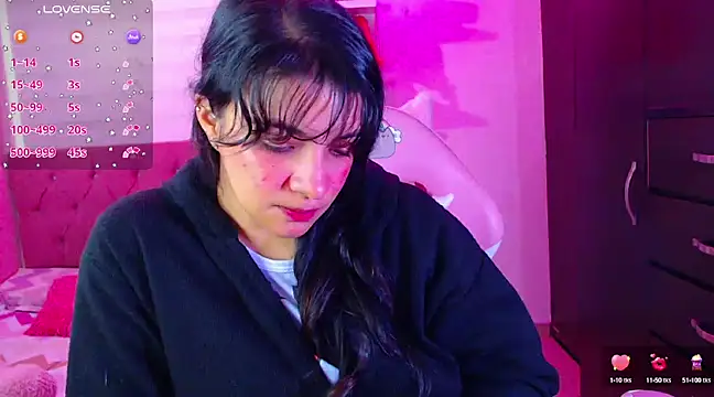 Snapshot of Vannessa__Shy chatting on 01/11/25, 04:57 Vannessa  Shy online show from 01/11/25, 04:57