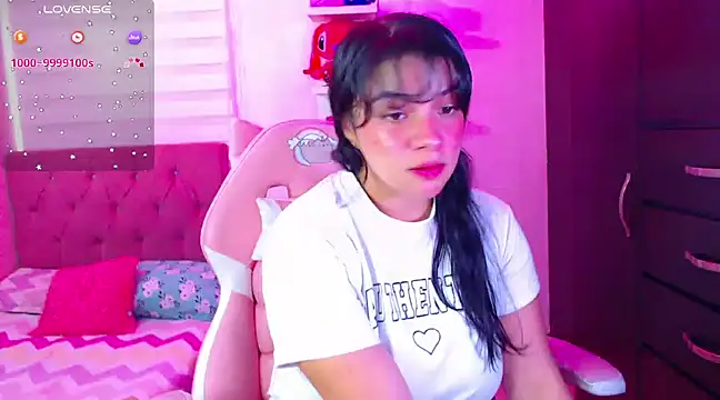 Snapshot of Vannessa__Shy chatting on 01/13/25, 03:58 Vannessa  Shy online show from 01/13/25, 03:58