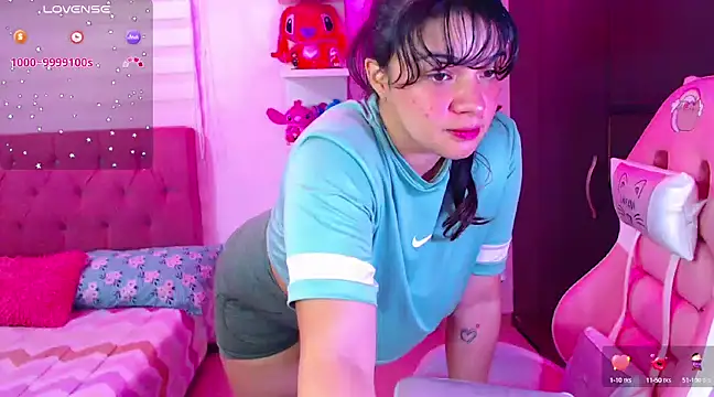 Snapshot of Vannessa__Shy chatting on 01/17/25, 05:08 Vannessa  Shy online show from 01/17/25, 05:08