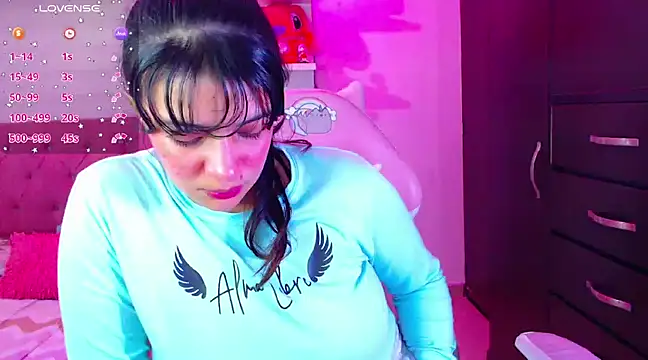 Snapshot of Vannessa__Shy chatting on 01/17/25, 08:22 Vannessa  Shy online show from 01/17/25, 08:22