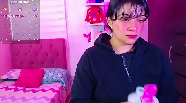 Snapshot of Vannessa__Shy chatting on 01/21/25, 09:04 Vannessa  Shy online show from 01/21/25, 09:04