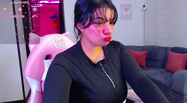 Snapshot of Vannessa__Shy chatting on 01/24/25, 12:20 Vannessa  Shy online show from 01/24/25, 12:20