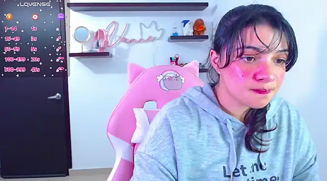 Snapshot of Vannessa__Shy chatting on 02/05/25, 08:14 Vannessa  Shy online show from 02/05/25, 08:14