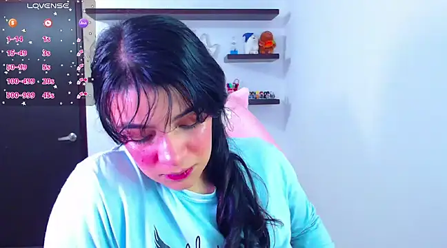 Snapshot of Vannessa__Shy chatting on 02/06/25, 07:51 Vannessa  Shy online show from 02/06/25, 07:51