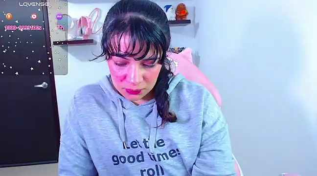 Snapshot of Vannessa__Shy chatting on 02/11/25, 10:07 Vannessa  Shy online show from 02/11/25, 10:07