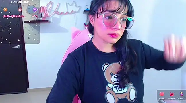 Snapshot of Vannessa__Shy chatting on 02/12/25, 09:11 Vannessa  Shy online show from 02/12/25, 09:11