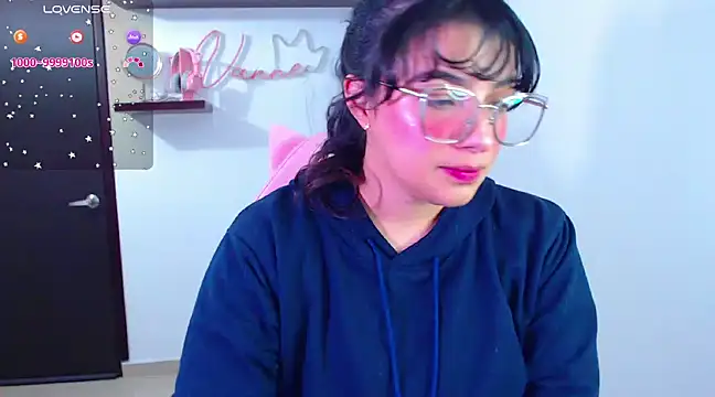 Snapshot of Vannessa__Shy chatting on 02/13/25, 10:00 Vannessa  Shy online show from 02/13/25, 10:00