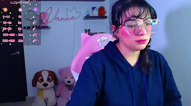 Snapshot of Vannessa__Shy chatting on 02/14/25, 10:04 Vannessa  Shy online show from 02/14/25, 10:04