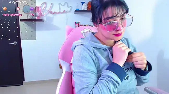 Snapshot of Vannessa__Shy chatting on 02/21/25, 11:10 Vannessa  Shy online show from 02/21/25, 11:10