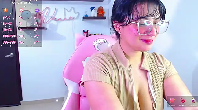 Snapshot of Vannessa__Shy chatting on 02/22/25, 07:03 Vannessa  Shy online show from 02/22/25, 07:03