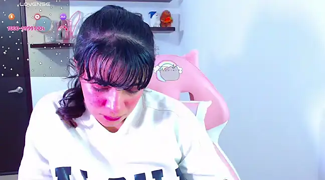 Snapshot of Vannessa__Shy chatting on 02/24/25, 09:20 Vannessa  Shy online show from 02/24/25, 09:20