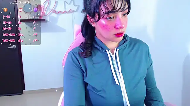 Snapshot of Vannessa__Shy chatting on 02/25/25, 09:35 Vannessa  Shy online show from 02/25/25, 09:35