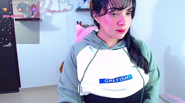 Snapshot of Vannessa__Shy chatting on 02/27/25, 11:48 Vannessa  Shy online show from 02/27/25, 11:48